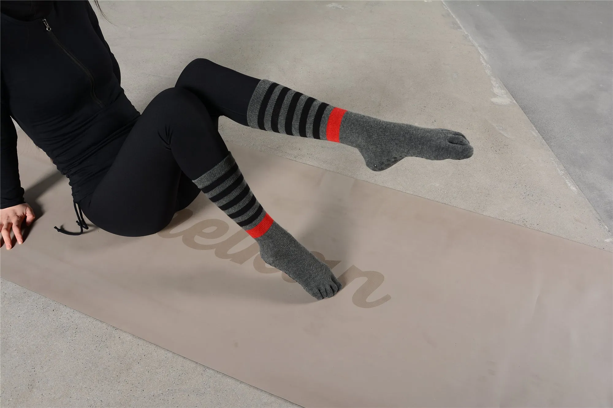 1-Pack Mid-calf Five-toed Sport Socks for Women