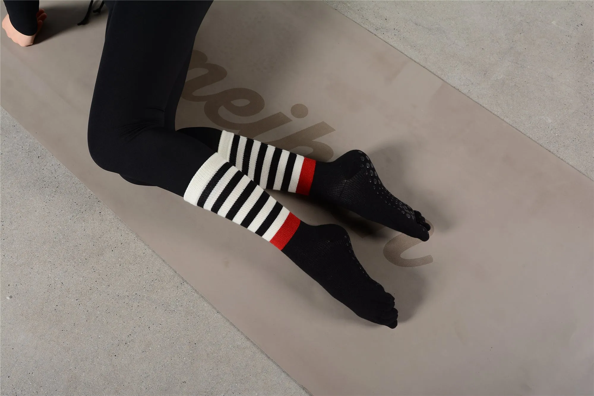 1-Pack Mid-calf Five-toed Sport Socks for Women