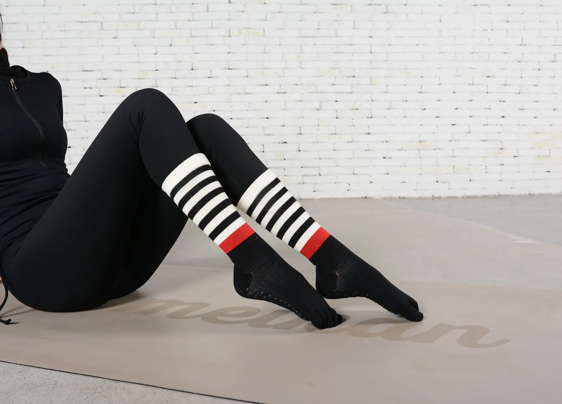 1-Pack Mid-calf Five-toed Sport Socks for Women