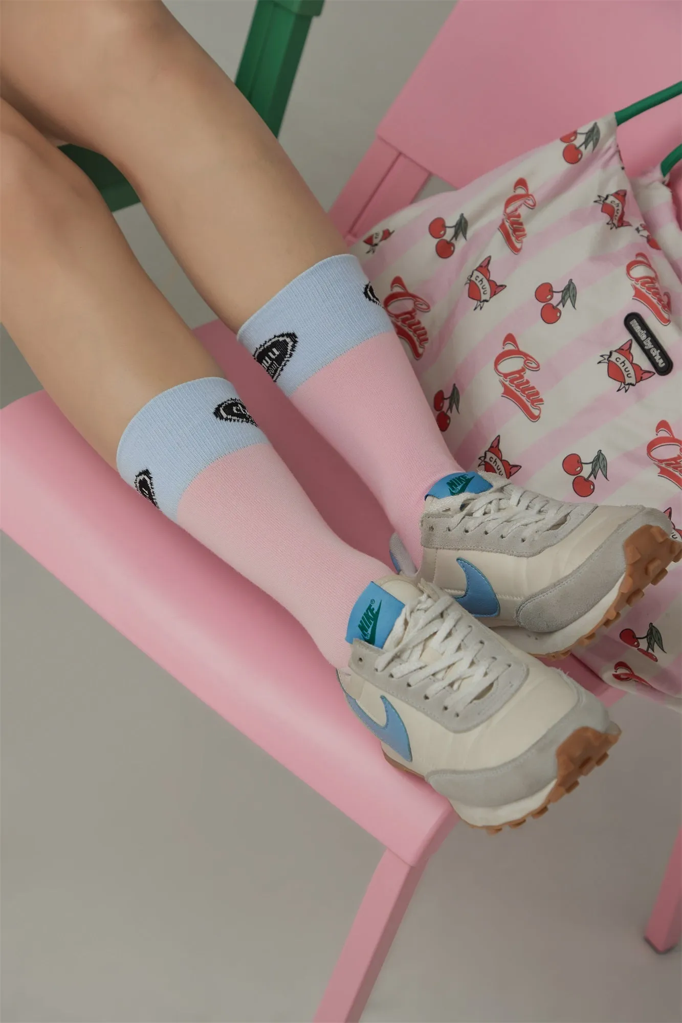 Chuu Lettering Color Band High Socks